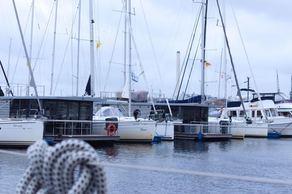 Hausboot Fjord Meeresbrise Mit Dachterrasse In フレンスブルク エクステリア 写真
